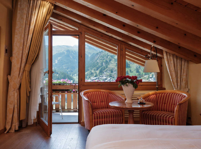 0021_Chalet Hotel Schoenegg_Zermatt_Schoene Aussichten Touristik_Double Charme Matterhorn view-1